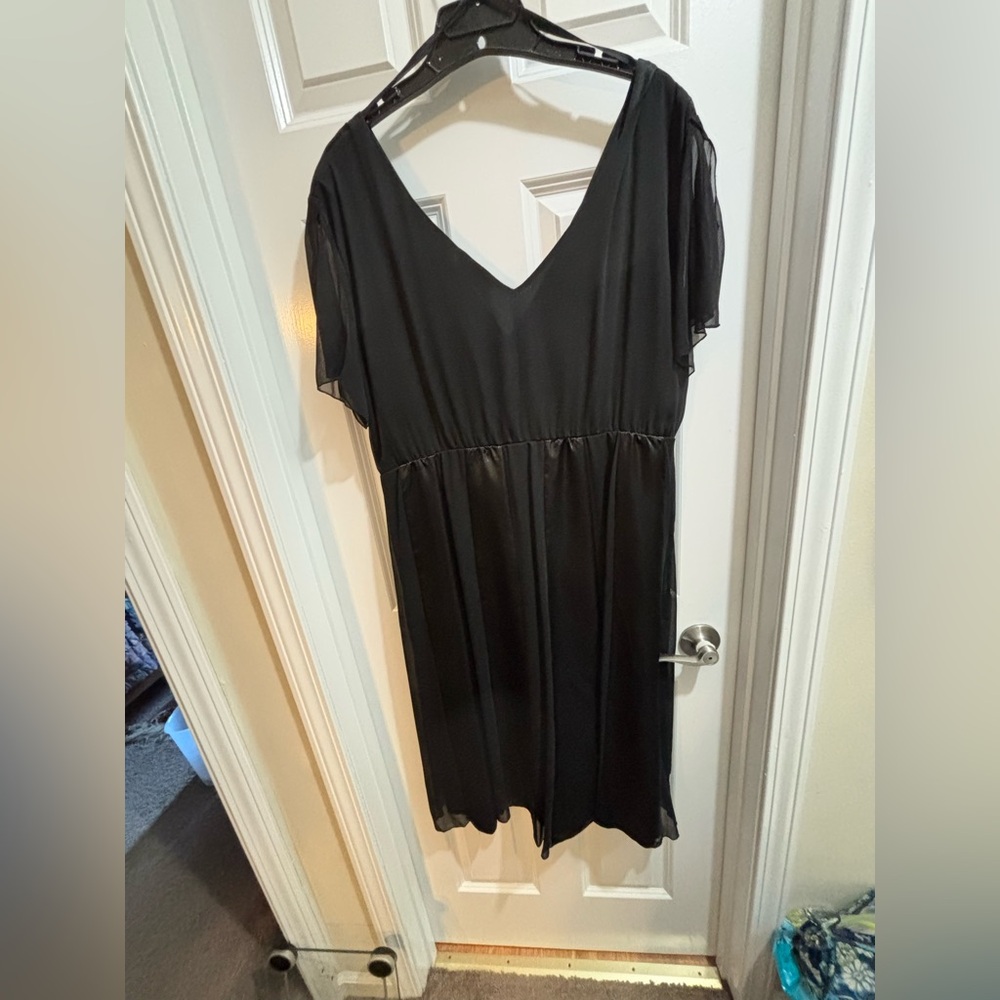 Avenue Black Midi Dress with V-Neck size 20